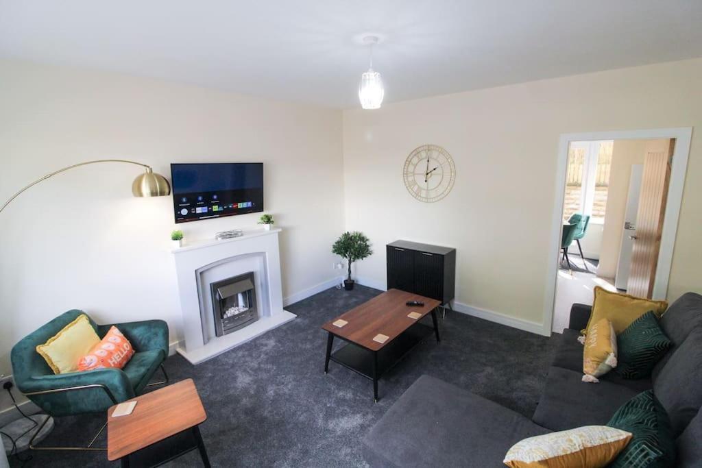 בראדפורד Modern 3 Bed, Contractors Welcome, Bradford מראה חיצוני תמונה