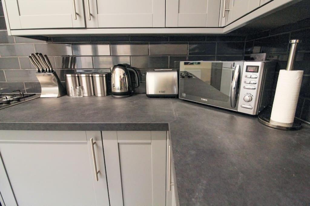 בראדפורד Modern 3 Bed, Contractors Welcome, Bradford מראה חיצוני תמונה
