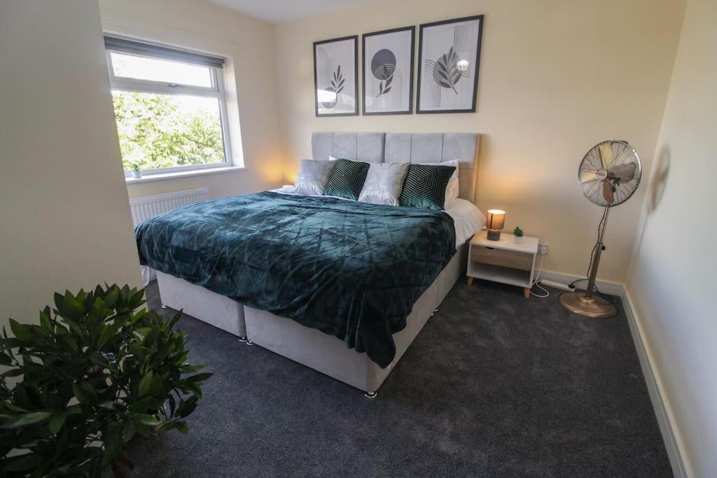 בראדפורד Modern 3 Bed, Contractors Welcome, Bradford מראה חיצוני תמונה