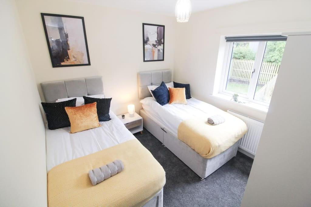 בראדפורד Modern 3 Bed, Contractors Welcome, Bradford מראה חיצוני תמונה