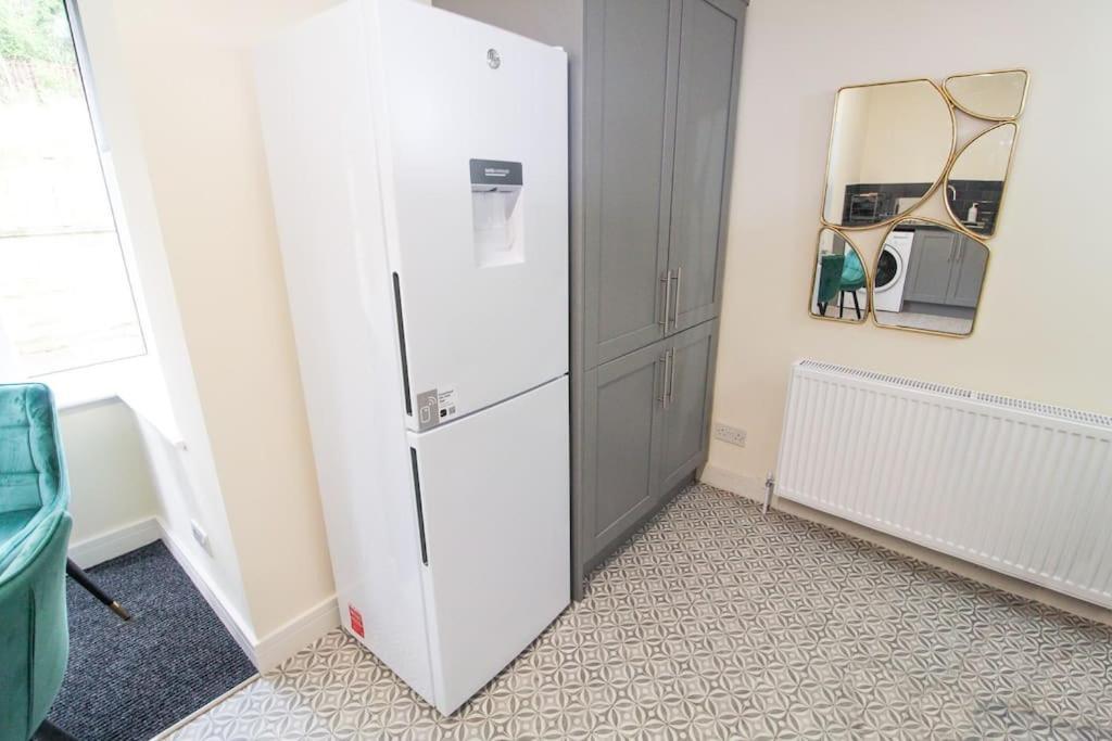 בראדפורד Modern 3 Bed, Contractors Welcome, Bradford מראה חיצוני תמונה