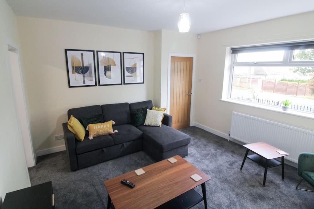 בראדפורד Modern 3 Bed, Contractors Welcome, Bradford מראה חיצוני תמונה