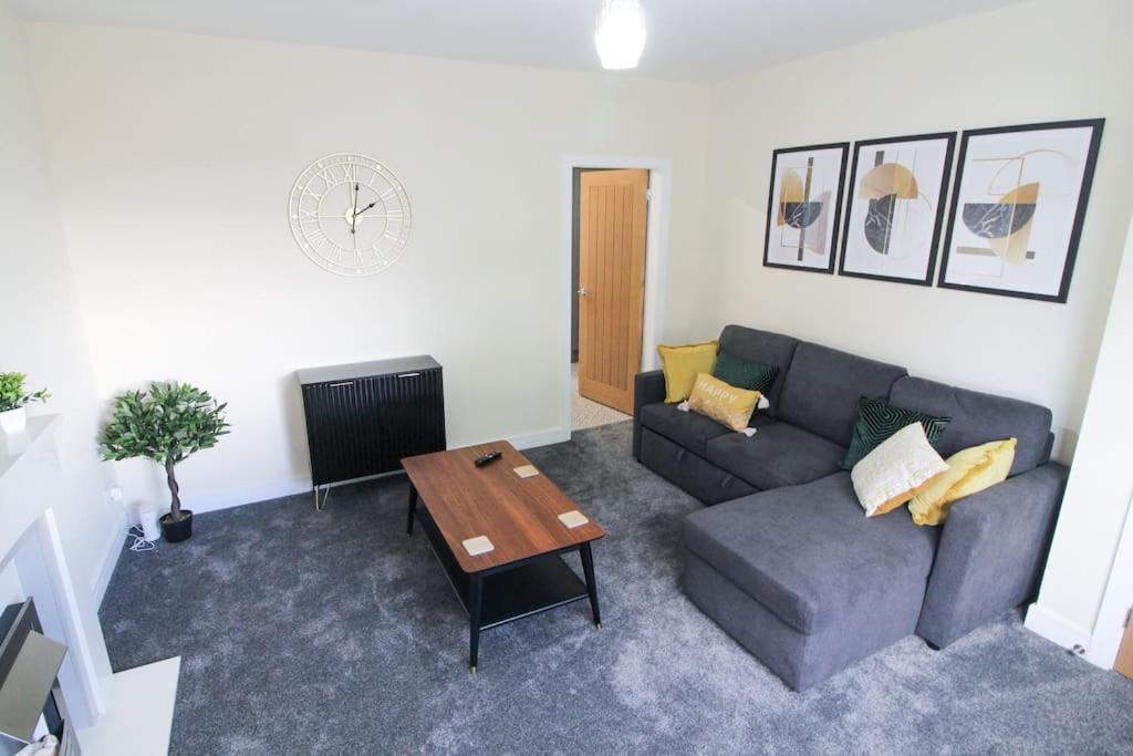 בראדפורד Modern 3 Bed, Contractors Welcome, Bradford מראה חיצוני תמונה