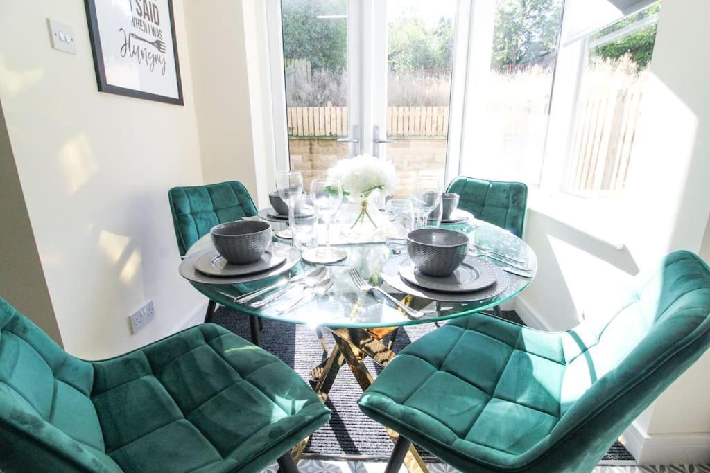 בראדפורד Modern 3 Bed, Contractors Welcome, Bradford מראה חיצוני תמונה