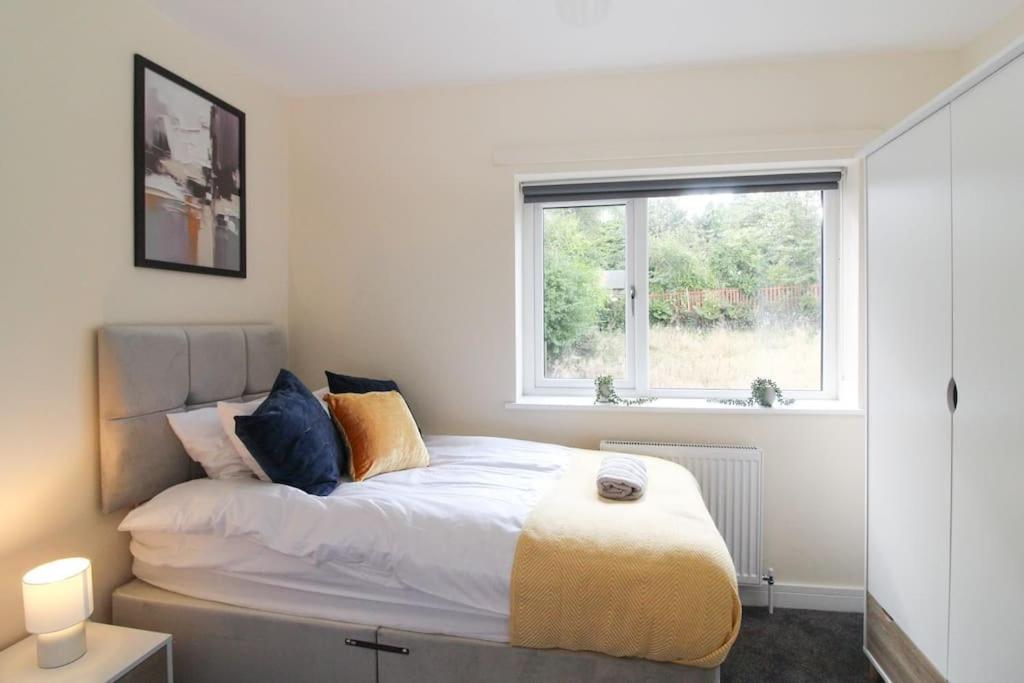 בראדפורד Modern 3 Bed, Contractors Welcome, Bradford מראה חיצוני תמונה