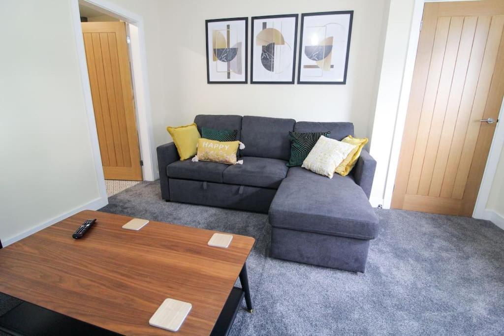 בראדפורד Modern 3 Bed, Contractors Welcome, Bradford מראה חיצוני תמונה