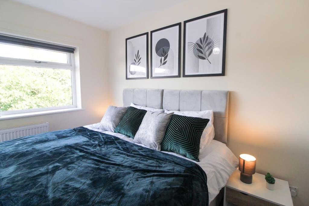 בראדפורד Modern 3 Bed, Contractors Welcome, Bradford מראה חיצוני תמונה
